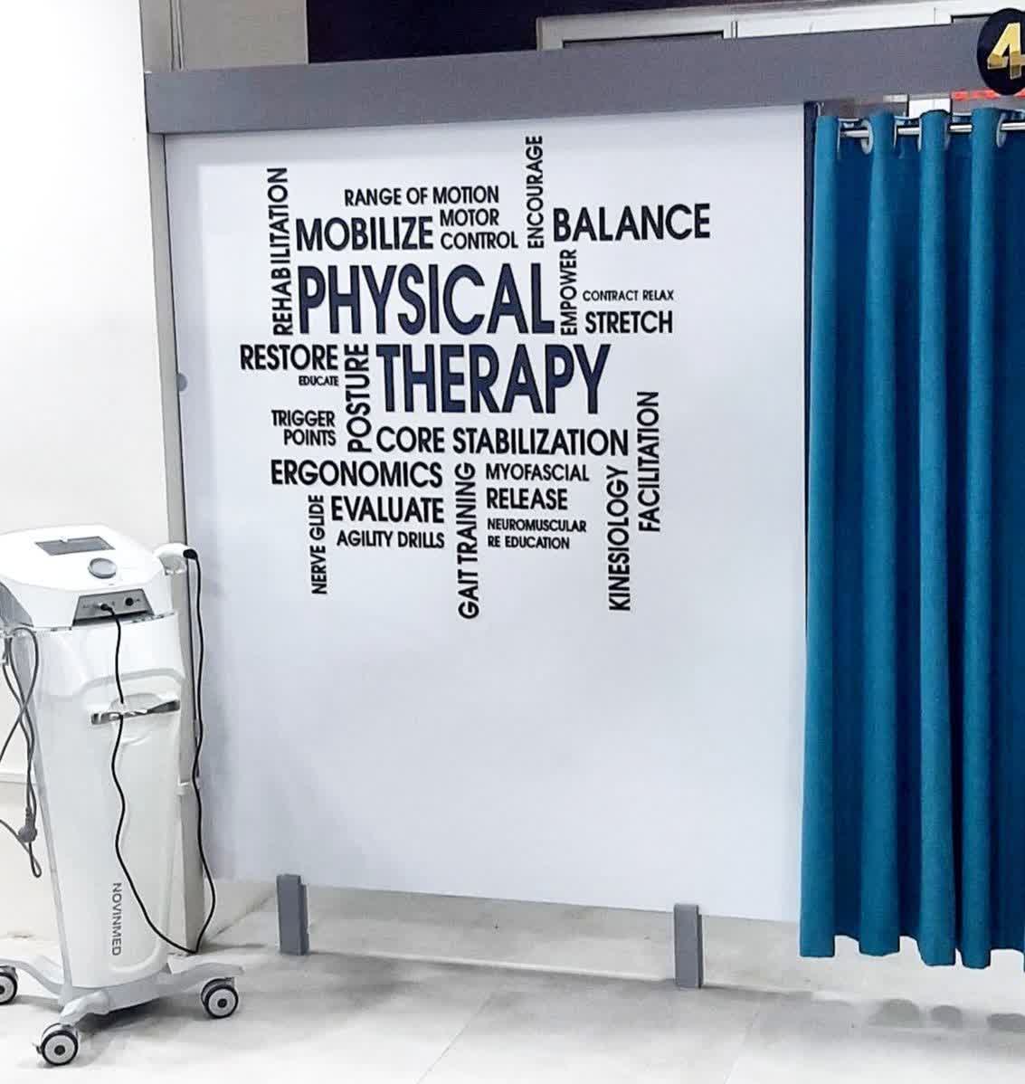 سالن مدرن فیزیوتراپی ، بازسازی کلینیک ، طراحی داخلی سالن فیزیوتراپی